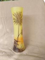 Vase art nouveau en verre emaillé scène lacustre,palmiers, Enlèvement ou Envoi