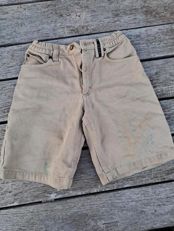 Chiro short maat 14 beschikbaar voor biedingen