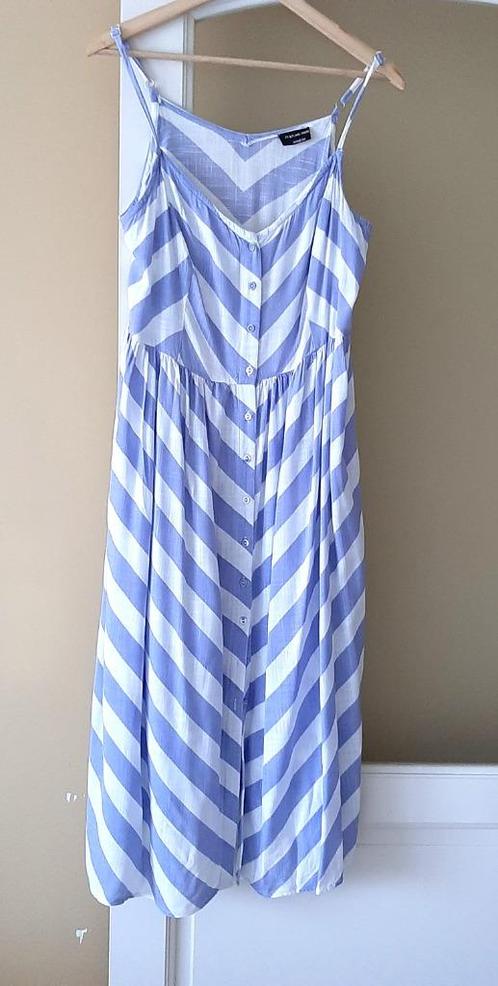 Te koop: Mooi lang lilla/wit zomerkleed 42., Kleding | Dames, Jurken, Gedragen, Maat 42/44 (L), Wit, Onder de knie, Ophalen