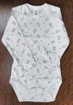 Nieuw - 2 rompertjes & 1 setje - Baby Club & Petit Villain, Kinderen en Baby's, Babykleding | Maat 80, Jongetje of Meisje, Baby Club & Petit Villain