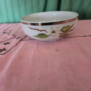 Porceleinen kommetje van SIESIA hand painted beschikbaar voor biedingen