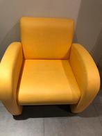 Zetel/club leder okergeel/bruine poten, Huis en Inrichting, Ophalen, Zo goed als nieuw