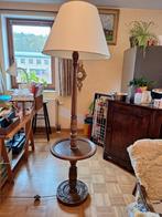 Joli lampadaire sur pied en bois brun travaillé, Maison & Meubles, Lampes | Lampadaires, Enlèvement, Utilisé, Bois