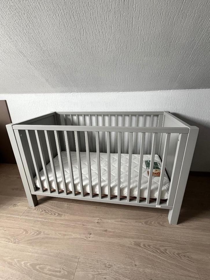 Kinderbedje Quax met kindermatras, Kinderen en Baby's, Kinderkamer | Bedden, Zo goed als nieuw, Minder dan 140 cm, Minder dan 70 cm