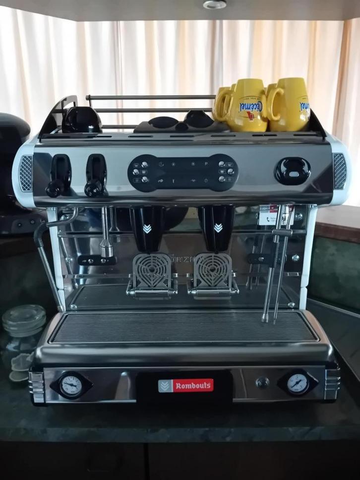 Rombouts koffiemachine, Elektronische apparatuur, Koffiezetapparaten, Zo goed als nieuw, Koffiepads en cups, Koffiemachine, Stoompijpje