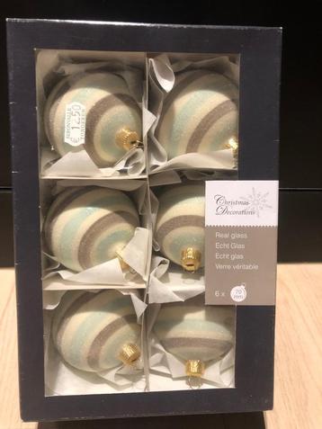 Kerstballen van mondgeblazen glas. 