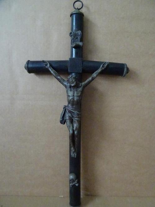 Croix en bois antique avec crucifix croix antique crâne, Antiquités & Art, Antiquités | Objets religieux, Enlèvement ou Envoi