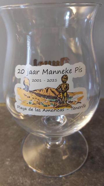 Duvel glas 20jaar Manneke Pis witte achtergrond beschikbaar voor biedingen
