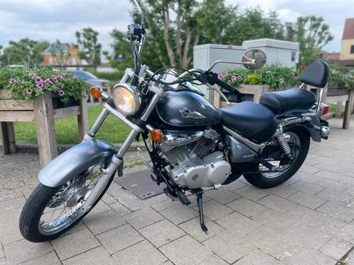 Suzuki intruder 125, Motoren, Motoren | Suzuki, Particulier, Chopper, 11 kW of minder, 2 cilinders, Ophalen