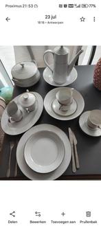 Wit servies, zilveren bordjes met ingelegde kantdessin, Antiek en Kunst, Antiek | Servies compleet, Ophalen