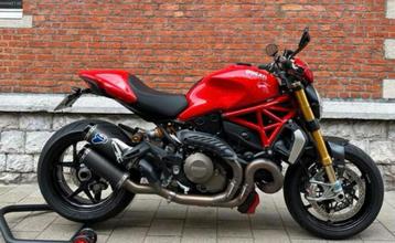 Ducati Monster 1200S 