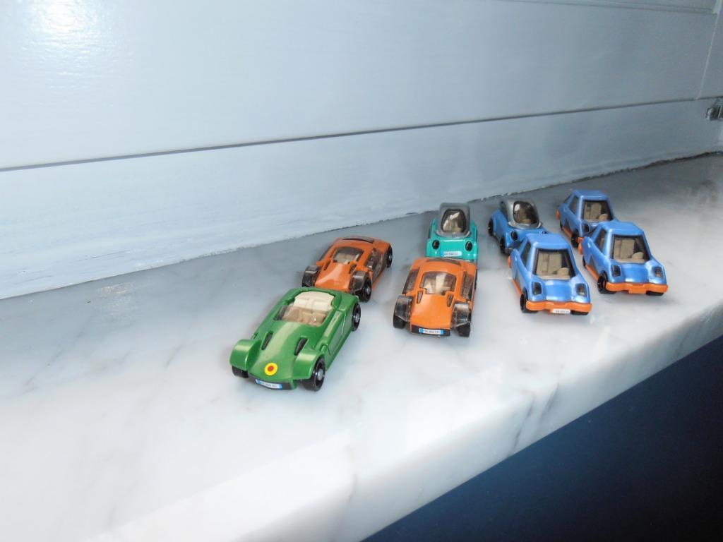 ② Lot petites voitures miniatures en plastique – 8 éléments — Jouets