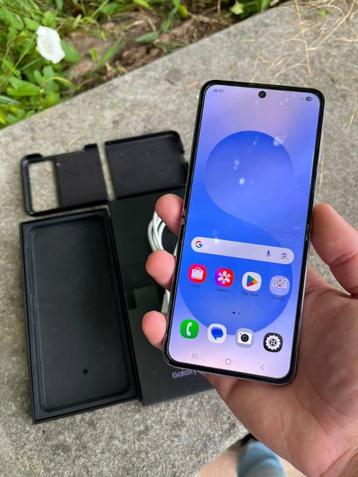 Samsung Galaxy Flip 4 8/128gb Purple Ruilen  beschikbaar voor biedingen