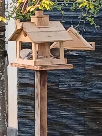 Mooie voeder huisjes  beschikbaar voor biedingen