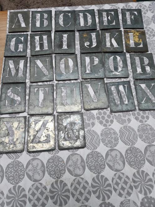 Vintage sjablonen set hoofdletters – zink – 80 mm, Hobby en Vrije tijd, Stempelen, Gebruikt, Overige typen, Ophalen