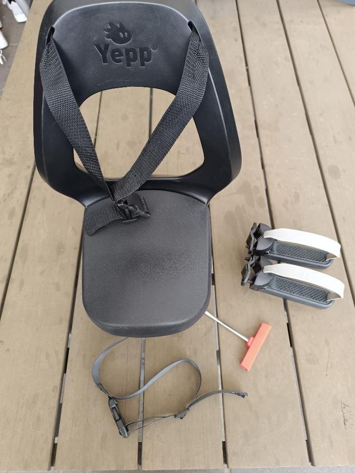Thule Yepp Junior zitje met voetsteunen, Fietsen en Brommers, Fietsaccessoires | Fietsstoeltjes, Gebruikt, Achterzitje, 15 t/m 36 kg