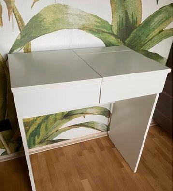 Makup tafel en of bureau ikea +extra rond spiegel beschikbaar voor biedingen