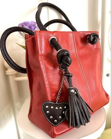 Sac cuir grainé rouge, Véra pelle, genuine leather. 26x25 cm, Utilisé, Rouge