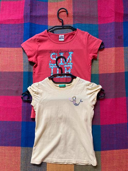 2 t-shirts | Benetton en s.Olivier | maat 4-5j - 104-110cm, Enfants & Bébés, Vêtements enfant | Taille 110, Comme neuf, Fille