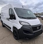 Fiat Ducato 7800 km !!! bouwjaar 2024, Auto's, Voorwielaandrijving, Stof, Euro 6, 4 cilinders