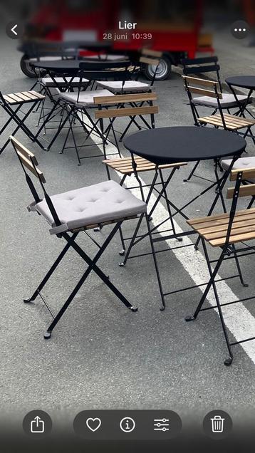 Bistro tafels en stoelen beschikbaar voor biedingen