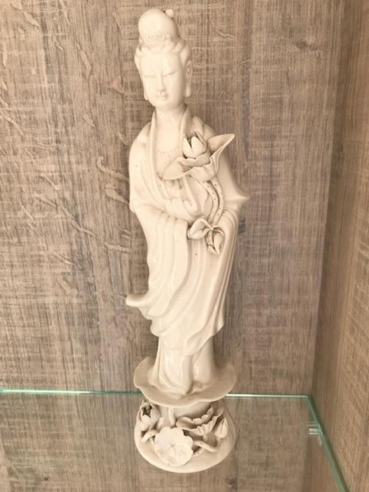 Antiek Aziatisch beeldje in porcelein, Antiek en Kunst, Antiek | Porselein, Ophalen of Verzenden