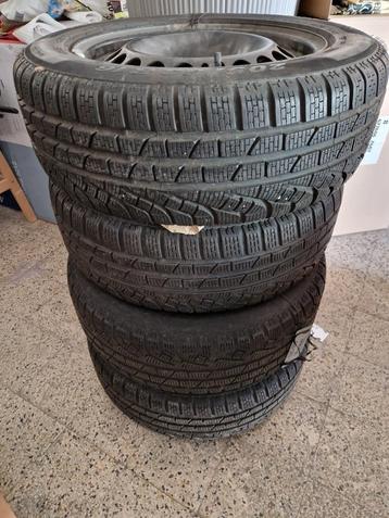 Pirelli W210 winterbanden op 205/60/R16 96H Stalen Velgen beschikbaar voor biedingen