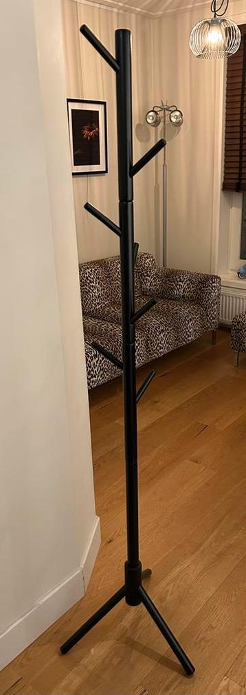 Bayt houten kapstok beschikbaar voor biedingen