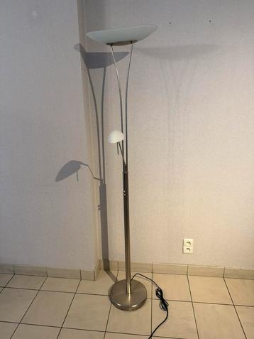 Stalamp met leeslampje beschikbaar voor biedingen