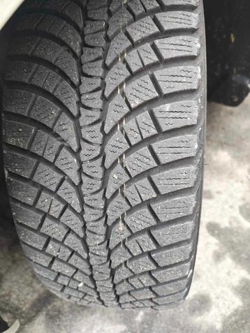 4 jantes + pneus casi neuf peugeot 308 SW Phase2 beschikbaar voor biedingen