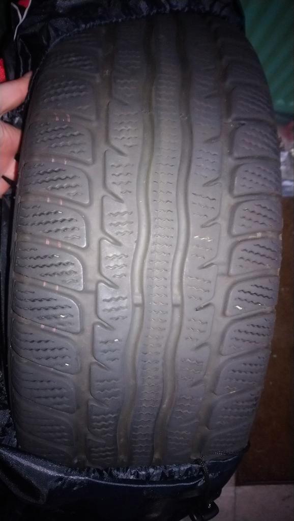 Pneu hiver 205mm, 16 pouces, hauteur 55cm, Autos : Pièces & Accessoires, Pneus & Jantes, Pneu(s), Pneus hiver, 16 pouces, 205 mm