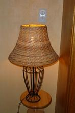 Lampe en fer forgé et rotin, Maison & Meubles, Lampes | Lampes de table, Enlèvement, Comme neuf, 50 à 75 cm