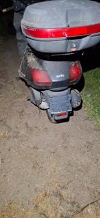 start soms moeilijk  aprilia 125cc  ( inschrijvingsbewij)1, Motoren, Scooter, Particulier, 11 kW of minder, 1 cilinder