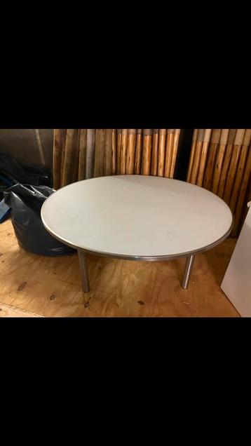 Tuintafel met inox. Blad 1,5 m. Diameter beschikbaar voor biedingen