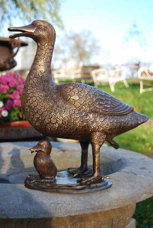 Beeld van een bronzen eend en haar eendje (fonta maken, Tuin en Terras, Tuinbeelden, Zo goed als nieuw, Dierenbeeld, Overige materialen