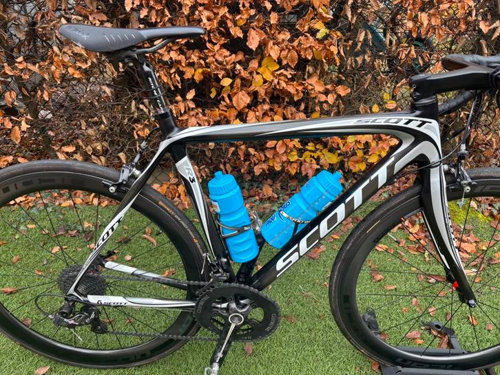 Racefiets Scott Addict RC Carbon stuur  frame  wielen, Fietsen en Brommers, Fietsen | Racefietsen, Carbon, Ophalen