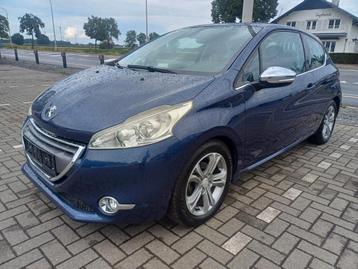 Peugeot 208 allure 1.4benzine topstaat navi leer beschikbaar voor biedingen