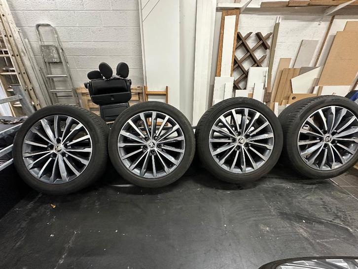 Magnifique jante 18’’ Skoda d’origine en alu, Autos : Pièces & Accessoires, Pneus & Jantes, Jante(s), 18 pouces, Autre, Véhicule de tourisme