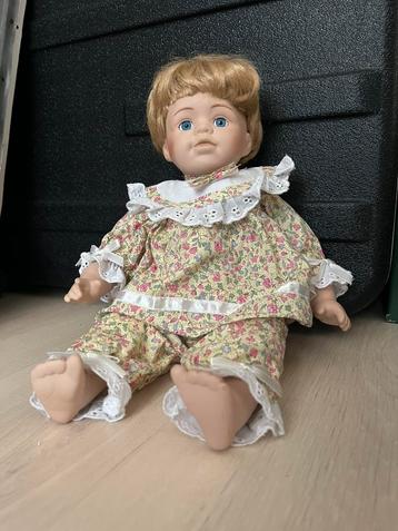 Poppen set beschikbaar voor biedingen