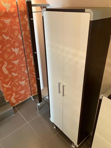 designer schoenenrekken beschikbaar voor biedingen