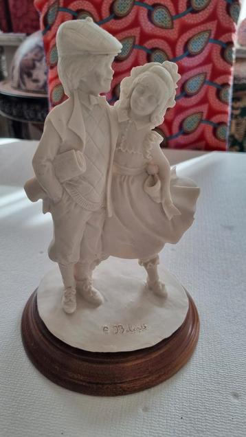 Statue de couple, Enlèvement