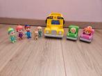 Cocomelon bus met muziek + figuurtjes en 2 auto's, Enfants & Bébés, Jouets | Figurines, Comme neuf, Enlèvement