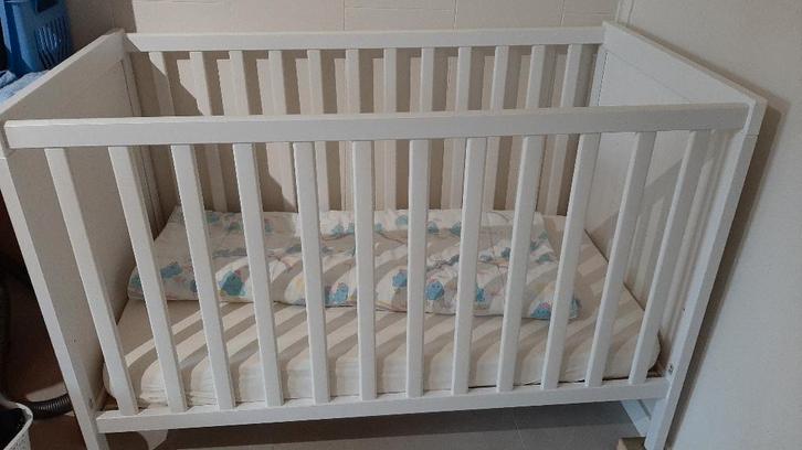 babybed met matras, Kinderen en Baby's, Babywiegjes en Ledikanten, Zo goed als nieuw, Ledikant, Ophalen