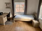 Bed, bureau en nachtkastje, Ophalen