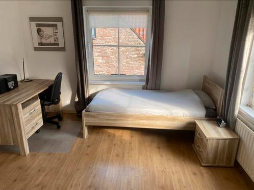 Bed, bureau en nachtkastje, Huis en Inrichting, Slaapkamer | Complete slaapkamers, Ophalen