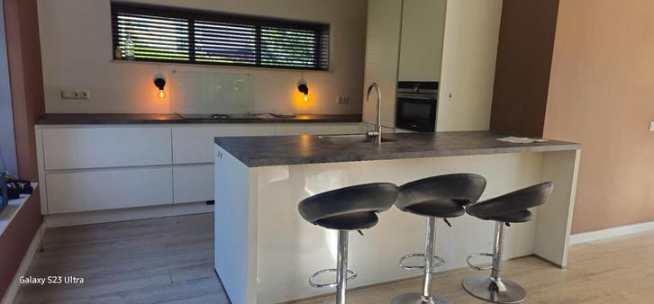 Hoogwaardige complete keuken — islot+ Bora + Quooker, Huis en Inrichting, Keuken | Complete keukens, Zo goed als nieuw, Wit, Hout