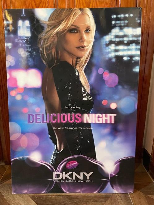 Pub DKNY parfum - carton affiche publicitaire RARE, Verzamelen, Posters, Zo goed als nieuw, Reclame, Deurposter of groter, Rechthoekig Staand