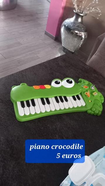 Piano musical crocodile