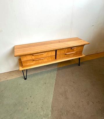 Vintage meubel 1960 beschikbaar voor biedingen