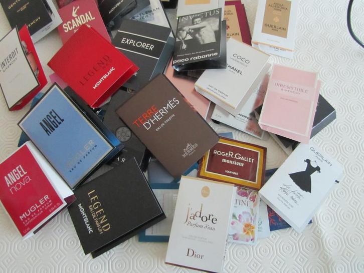 MINI FRAGRANCE LOT 46 doses nieuw, Handtassen en Accessoires, Uiterlijk | Parfum, Verzenden